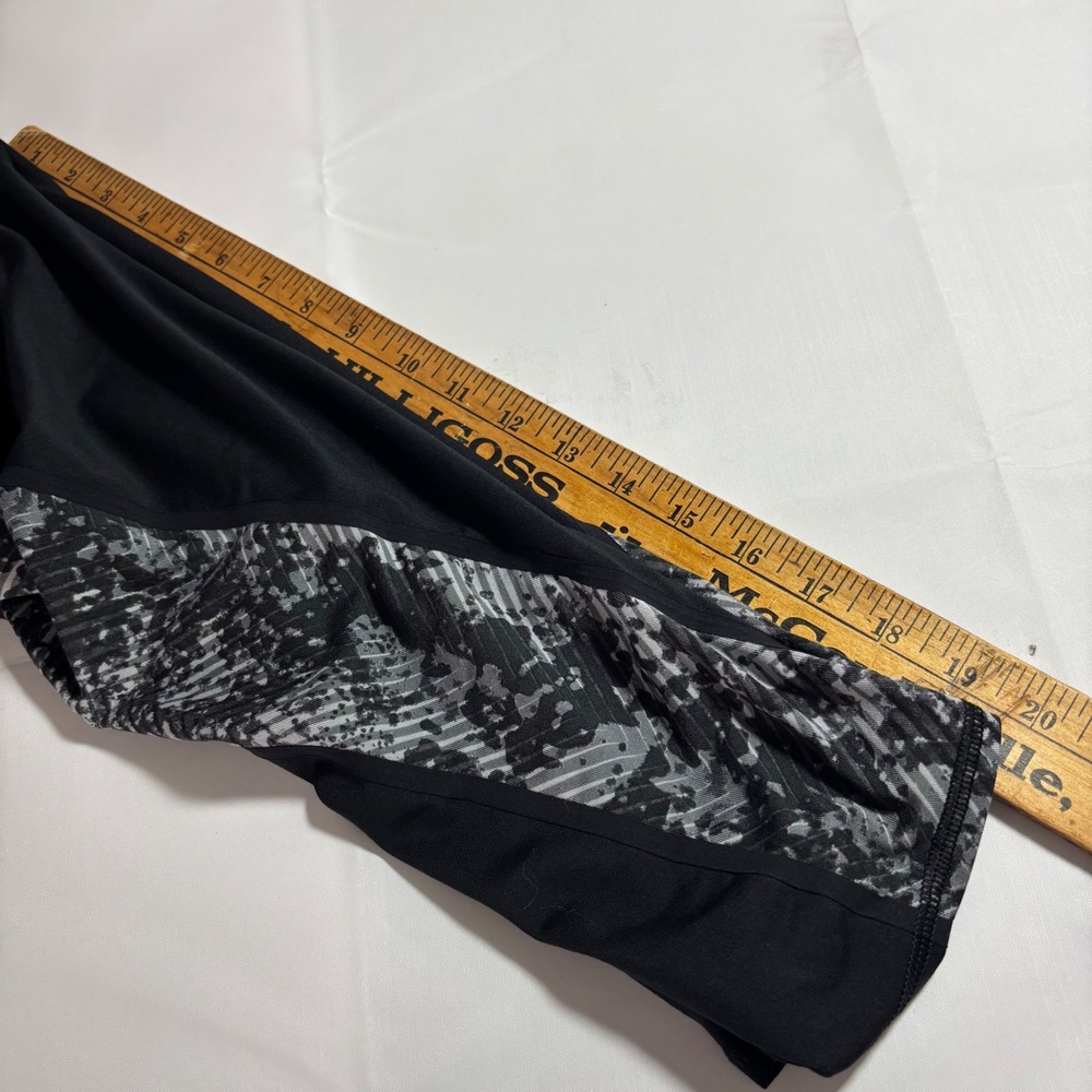 Athleta Revolve Stride Black Run Capri Workout Leggings Women M Yoga Gym Pants - Picture 9 of 9